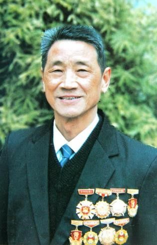 奮鬥鑄榮光 實幹立標杆